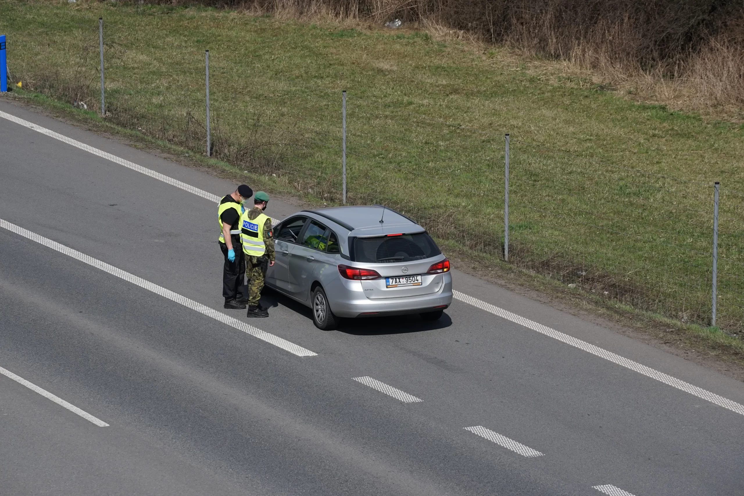 auto na silnici