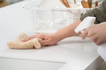 úklid v kuchyni