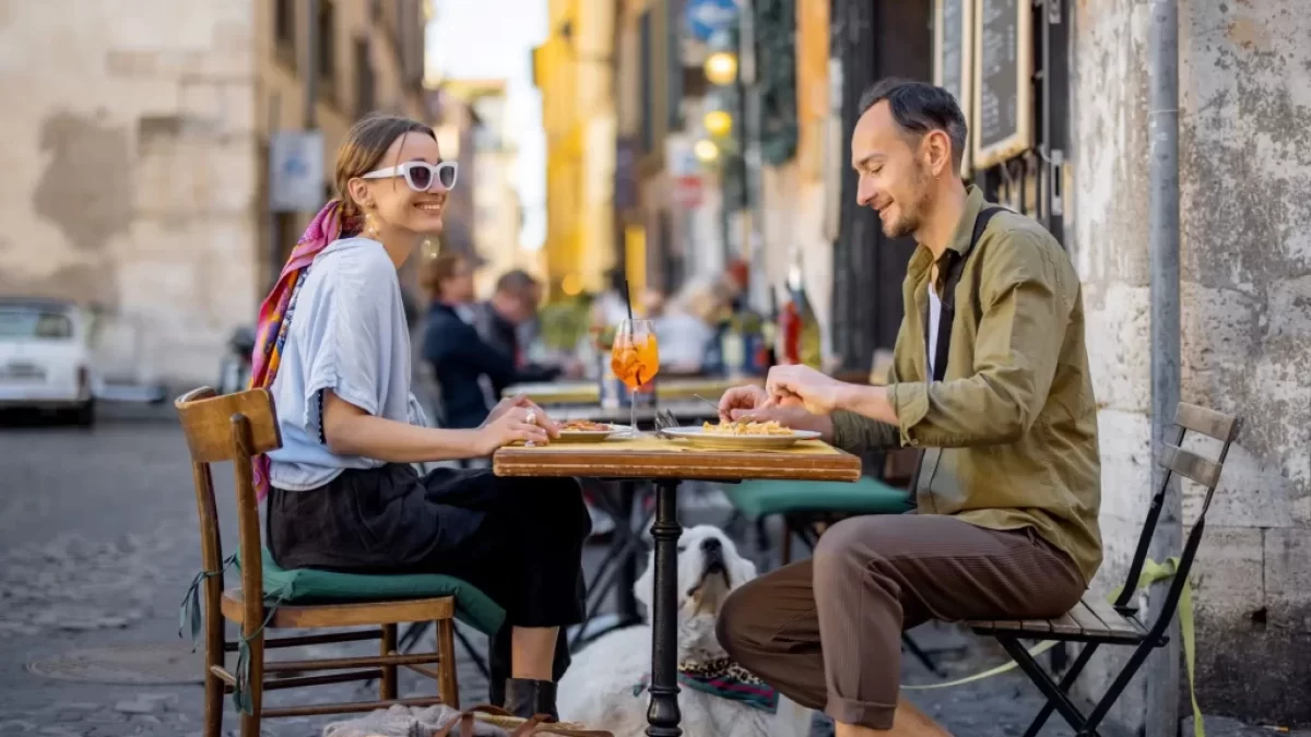 muž a žena v restauraci