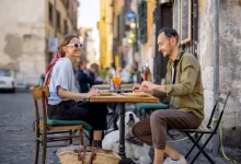 muž a žena v restauraci
