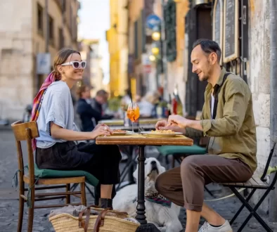muž a žena v restauraci