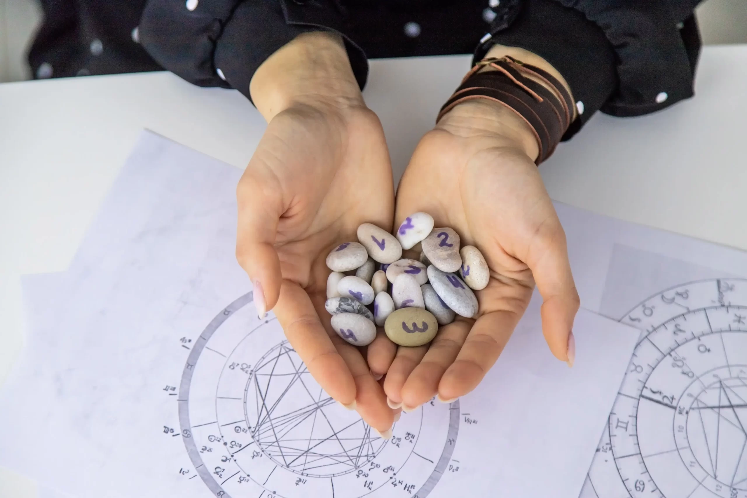Pokud máte v datu narození některé z následujících tří čísel, budete podle astrologů v životě bohatí