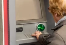 výběr z bankomatu
