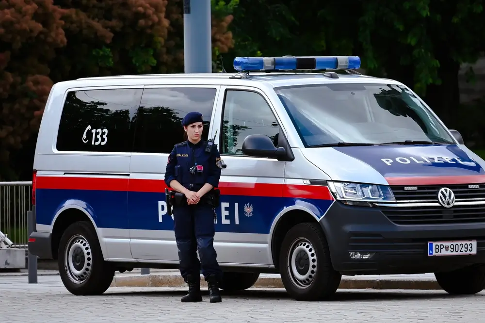 shutterstock_2319184153 - SportDeník Rakouská policistka