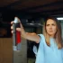 Žena s prostředkem proti hmyzu