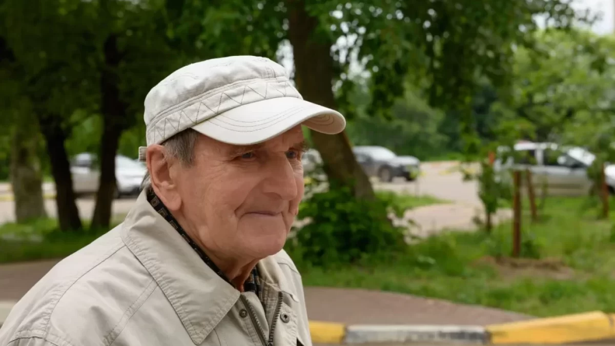 senior na procházce