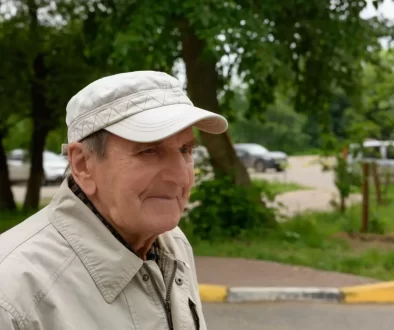senior na procházce