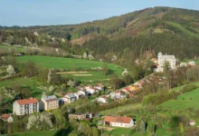 Výhled na krajinu a v dálce hostýnské vrchy