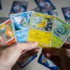Asi byste se divili, ale za kartičku Pokémona si můžete přijít na pořádný balík.