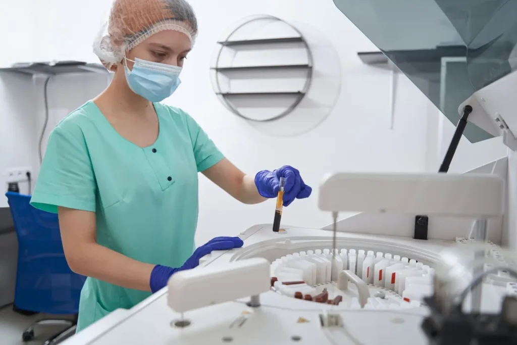 Chemie je fascinující věda - SportDeník žena v laboratoři