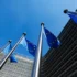 Vlajky Evropské unie před budovou Evropské komise v Bruselu.