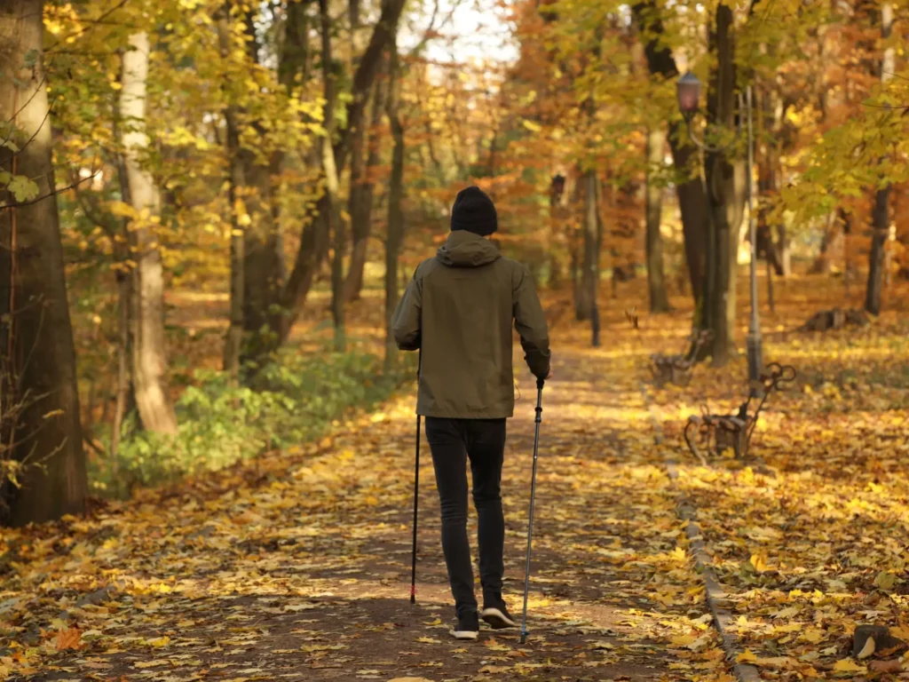Při nordic walking se zapojí všechny svaly.