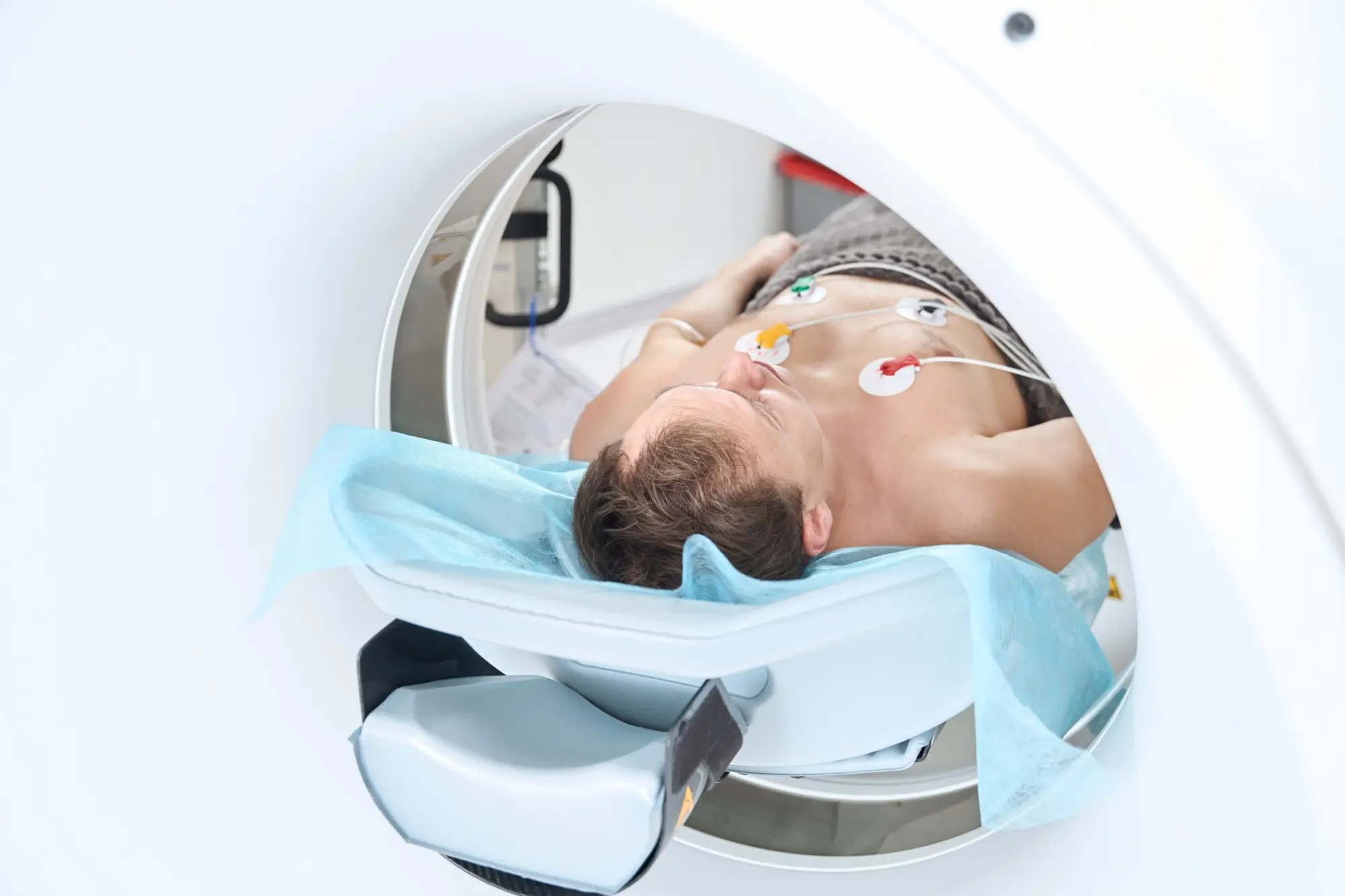 Shutterstock_2452325933 - SportDeník Vyšetření magnetickou rezonancí
