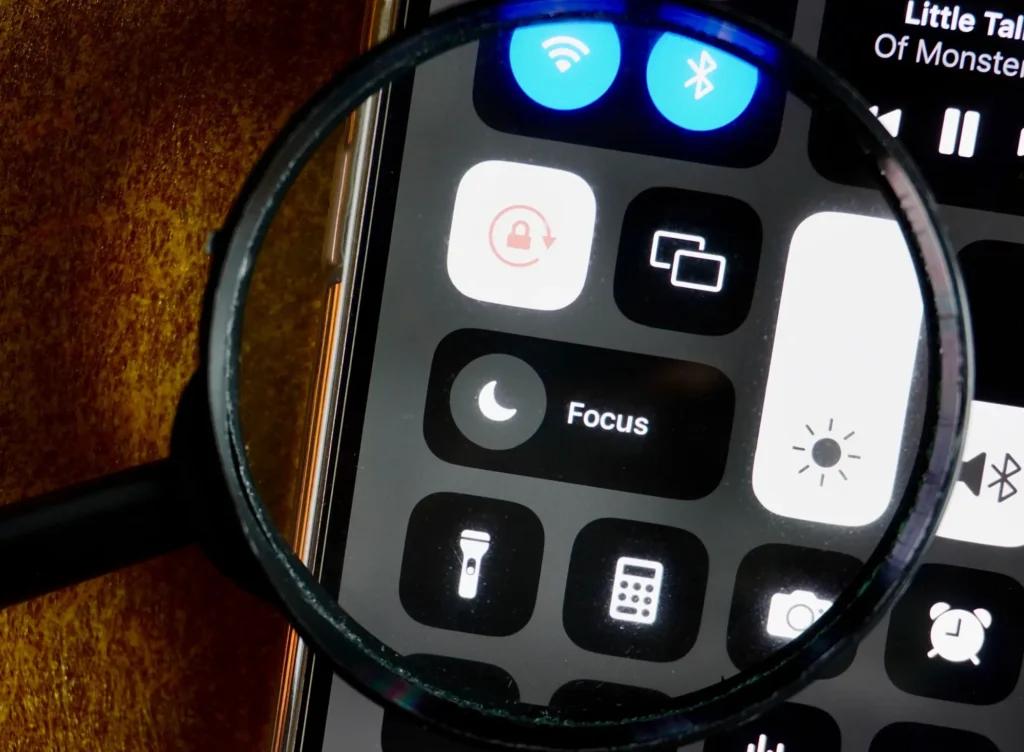 Ikona funkce Focus na iPhonu pod lupou