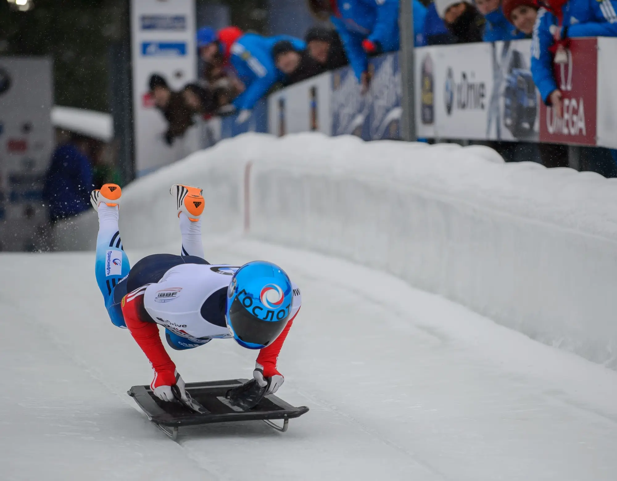 Shutterstock_364293833 - SportDeník Skeletonista na počátku jízdy
