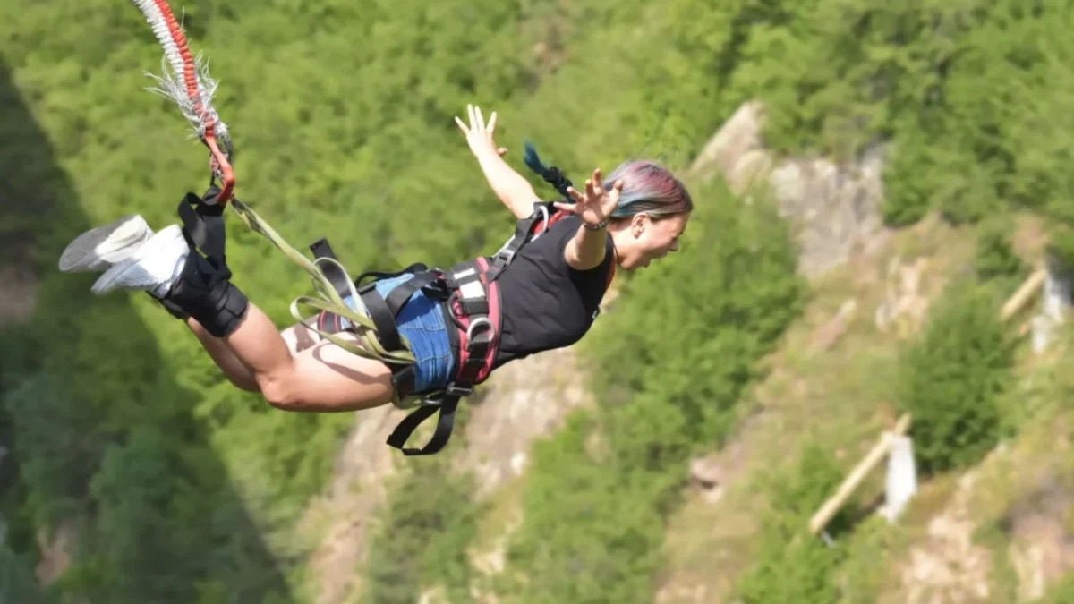 bungee jumping