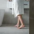 žena v koupelně