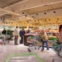 lidé v supermarketu