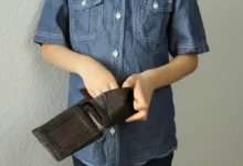 Dítě s prázdnou peněženkou
