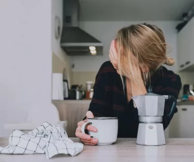 unavená žena