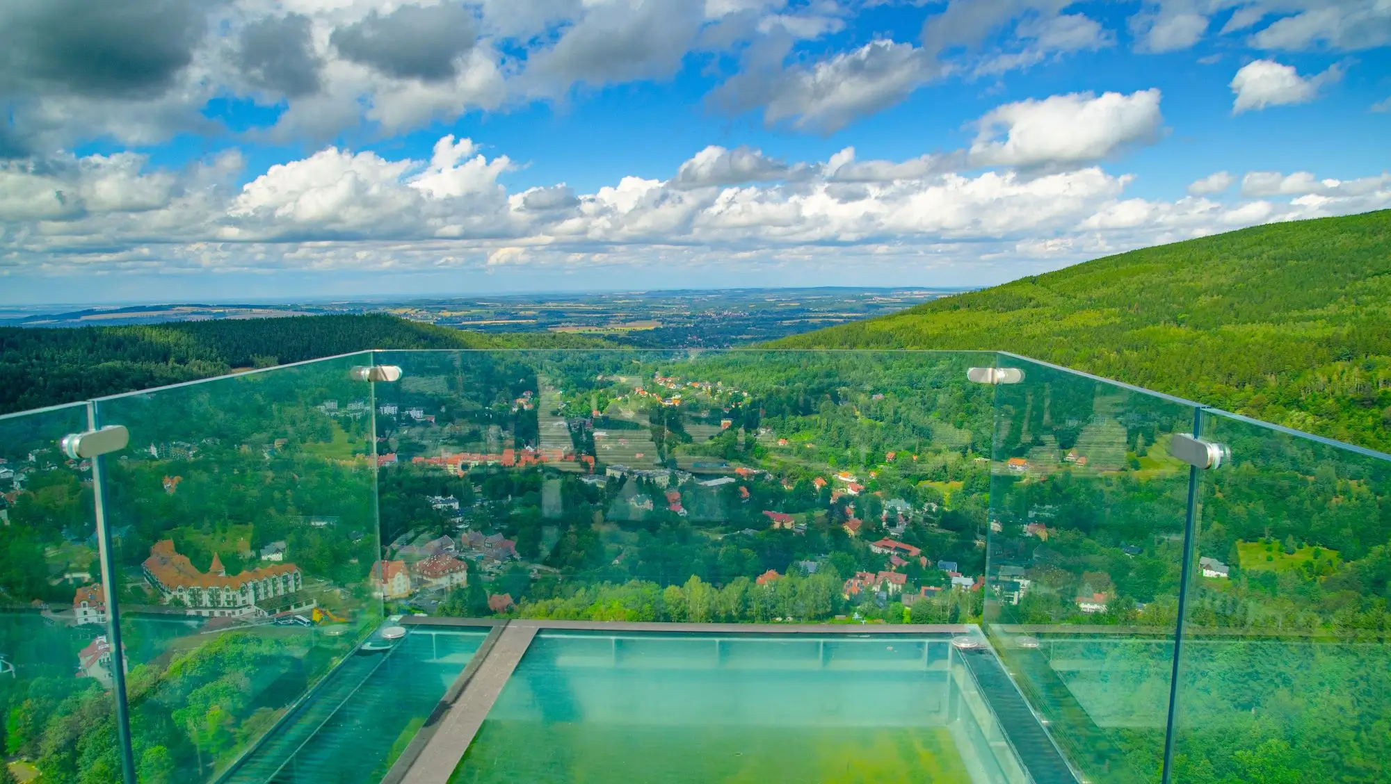 shutterstock_2500241583 - SportDeník Sky Walk
