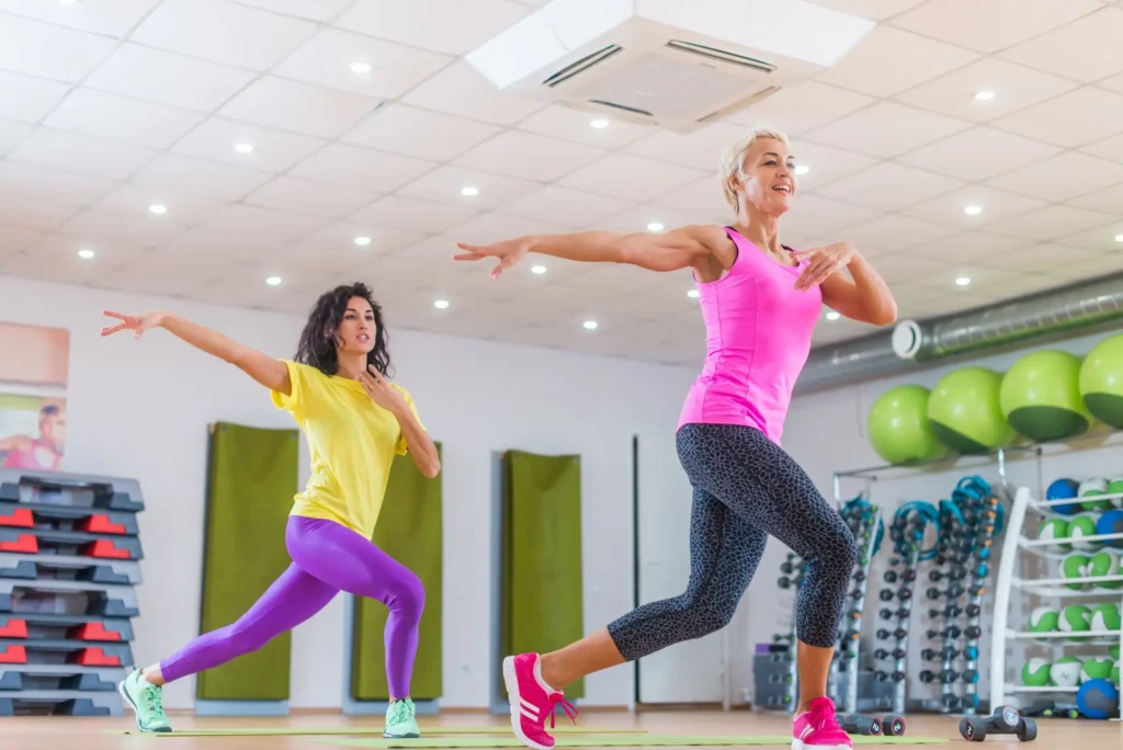 Cvičení Zumby nabíjí pozitivní energií a pomáhá redukovat stres. - SportDeník ženy cvičí Zumbu