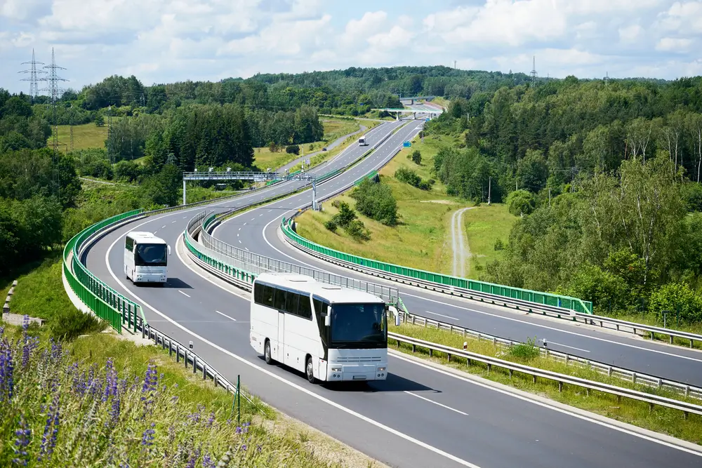 Cesta autobusem. - SportDeník Cesta autobusem.