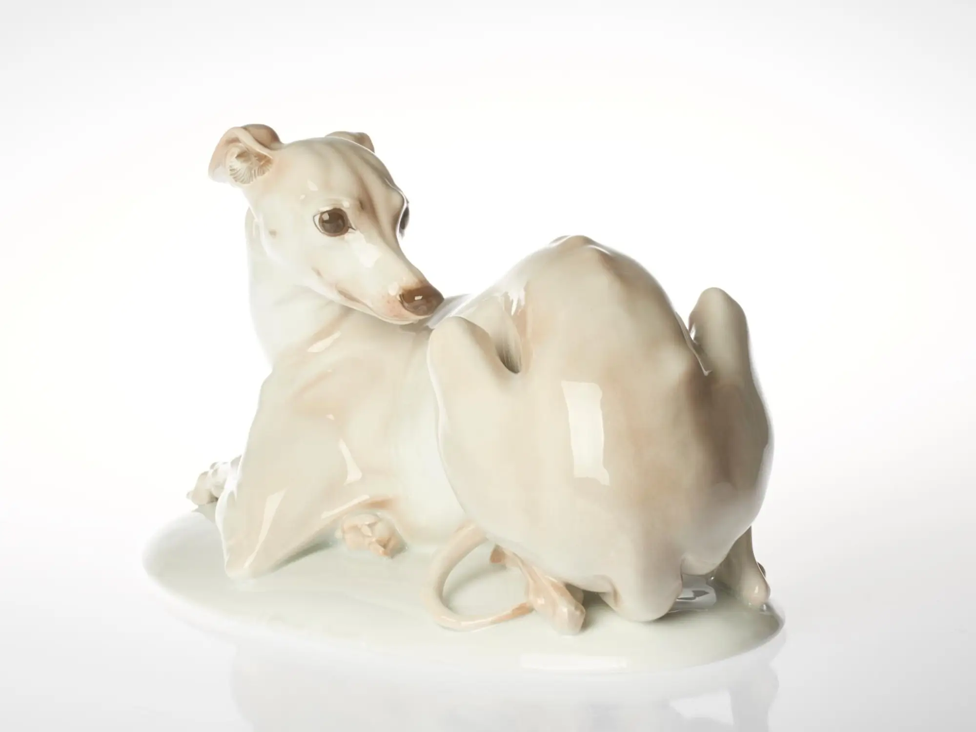 Porcelánová soška psa