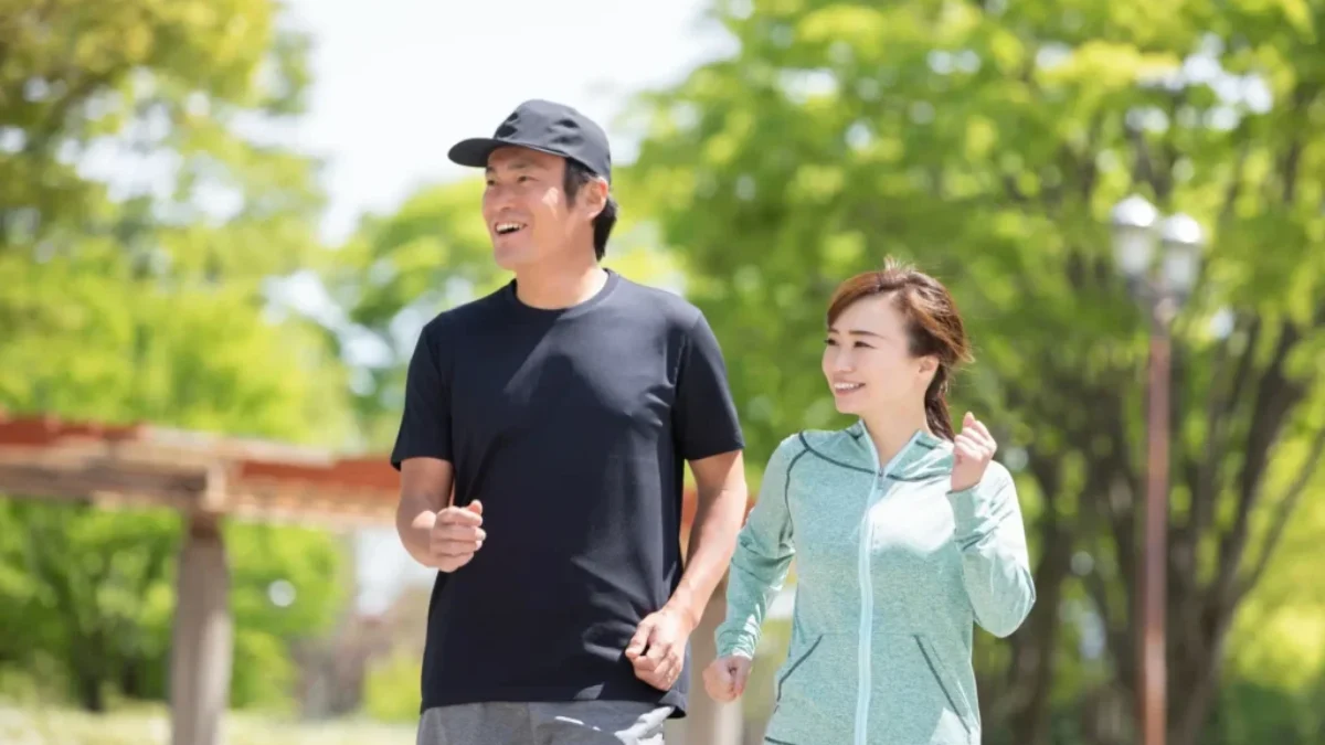 Japonský pár při intervalové chůzi