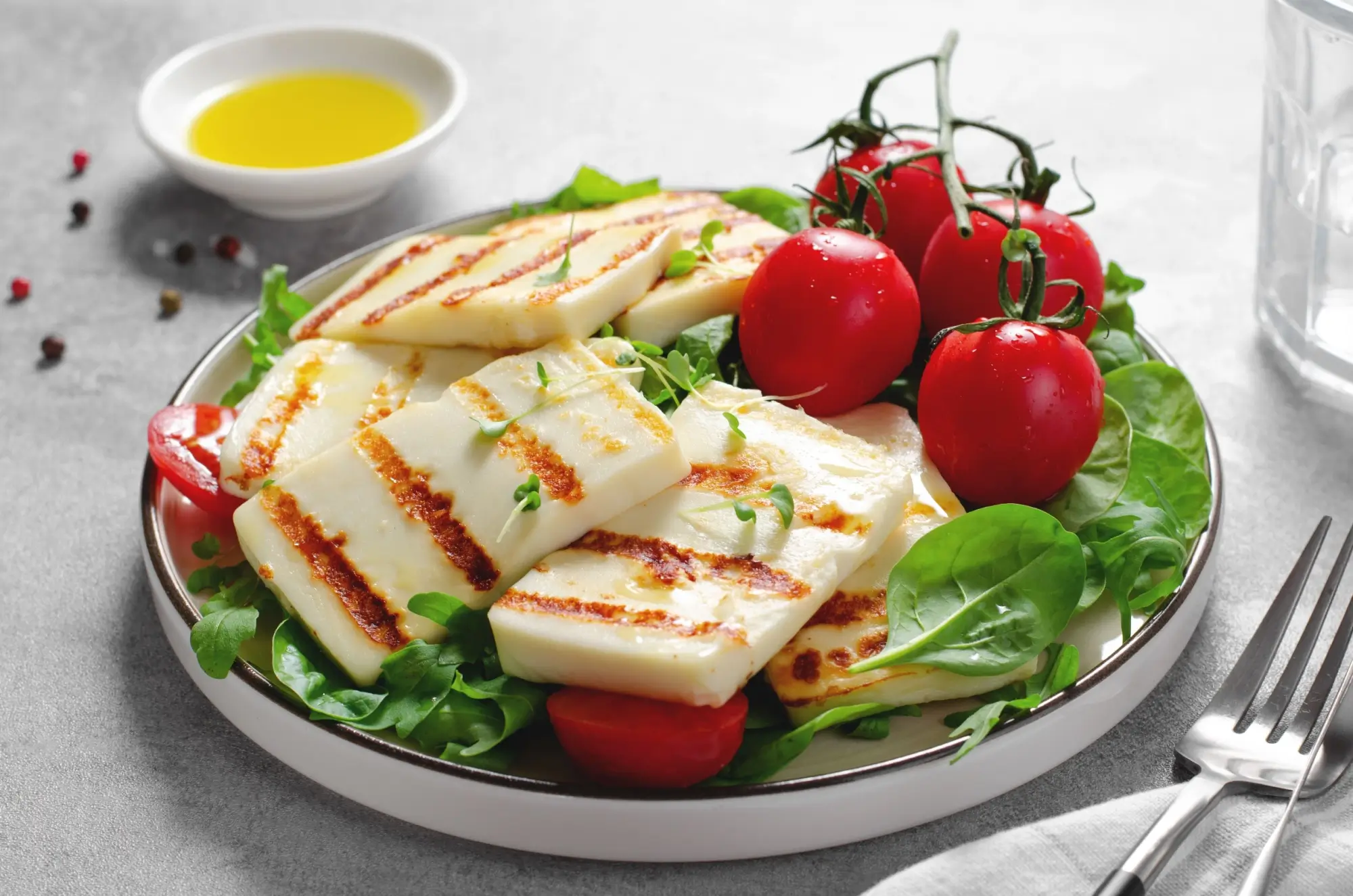 Grilované halloumi se zeleninou