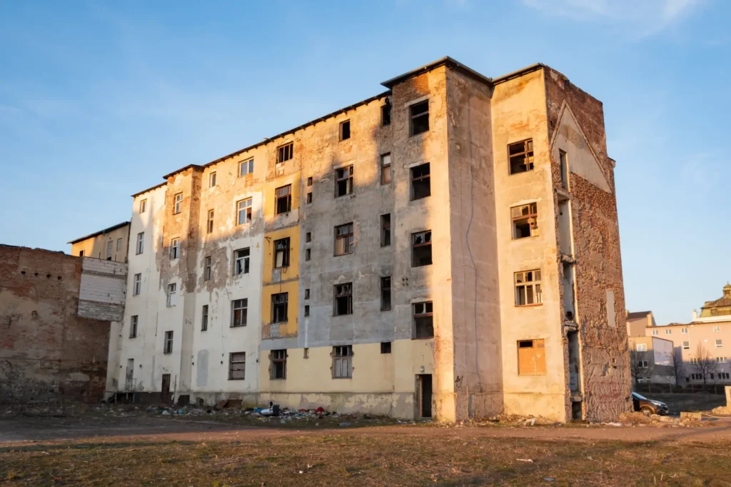 Opuštěný bytový dům v Ústí nad Labem