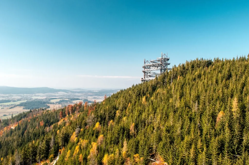 Vrchol stezky pojme až čtyři tisíce návštěvníků.