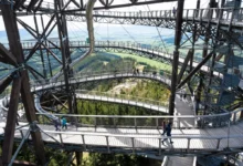 Stezka v oblacích na Dolní Moravě.