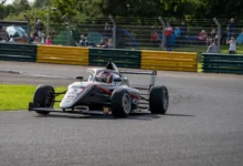 monopost Willa MacIntyra