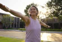 usměvavá žena při cvičení