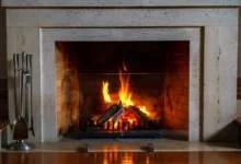 Hořící oheň v krbu