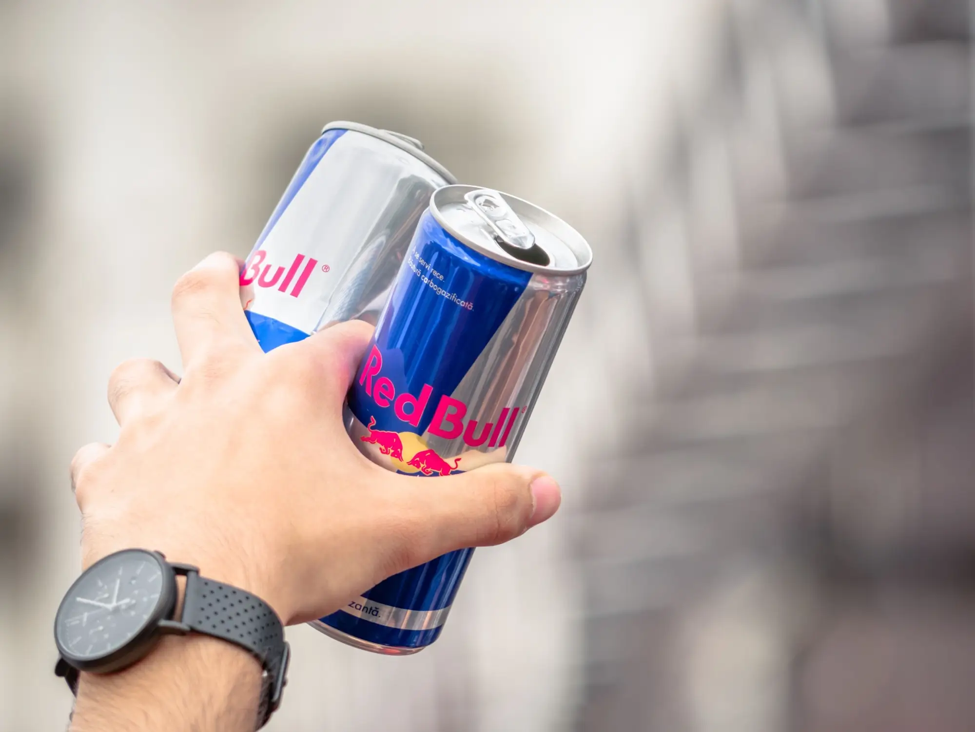 Shutterstock_2240099993 - SportDeník Energetické nápoje Redbull