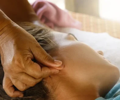 Akupresura vám může výrazně ulevit od bolesti. Zdroj Reflexní masáž hlavy