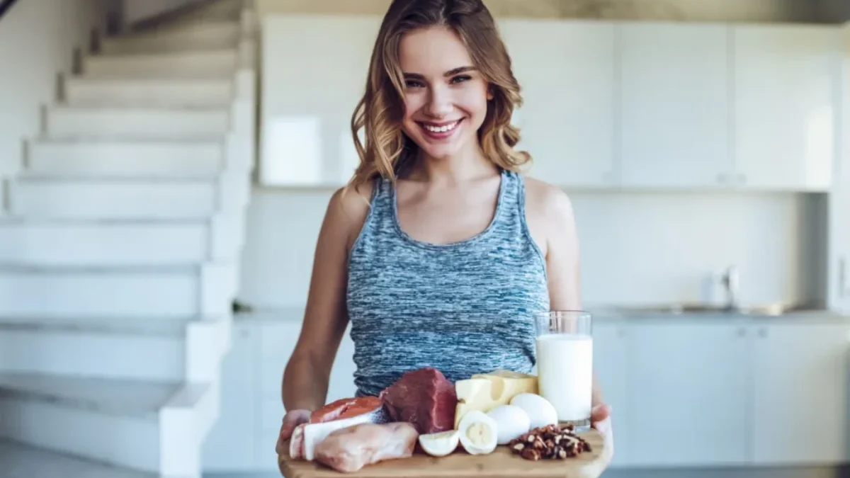 Žena drží bílkovinnou dietu