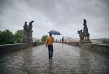 Člověk v dešti