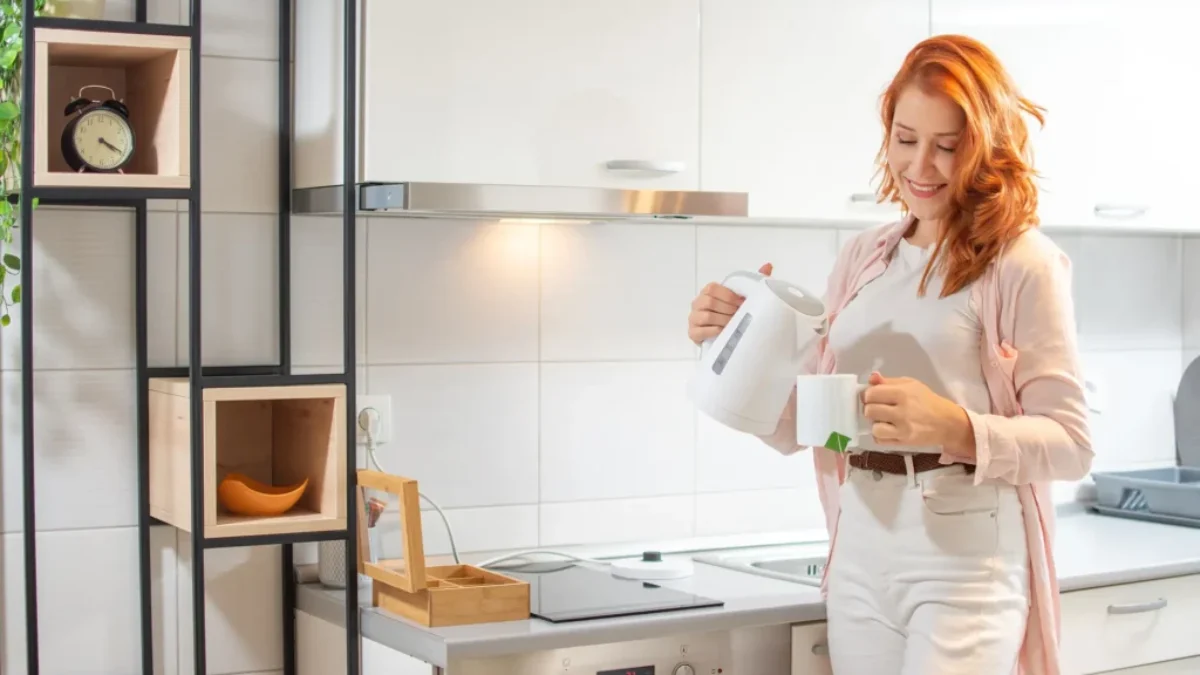 Léky na ředění krve jsou léky, které zabraňují krevní sraženiny z formování. Zdroje žena si vaří zázvorový čaj