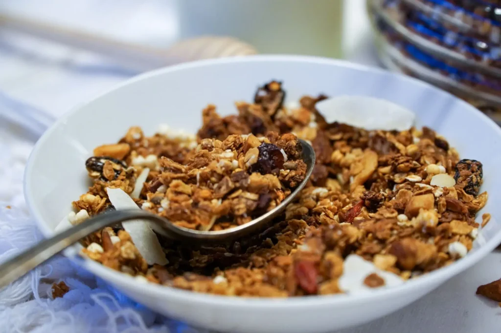 granola v misce