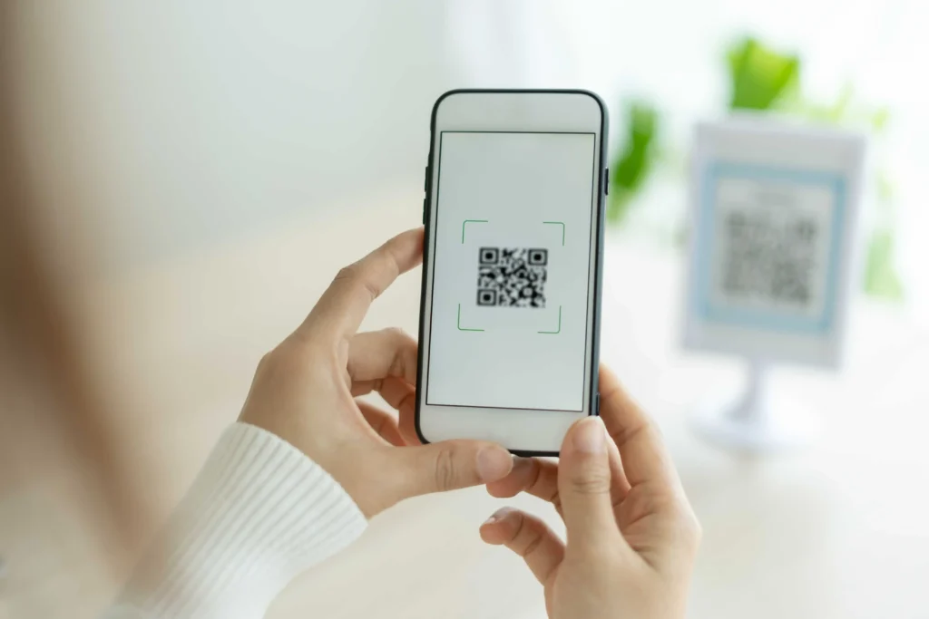 QR kódy jsou dalším pokusem podvodníků, jak se dostat k citlivým údajům. Foto: Shutterstock