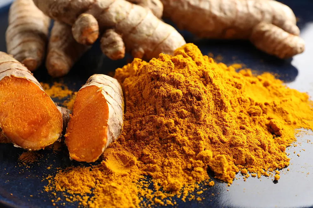 Kurkuma má protizánětlivé účinky, je antioxidantem, podporuje mozkové kognitivní funkce. - SportDeník kurkuma