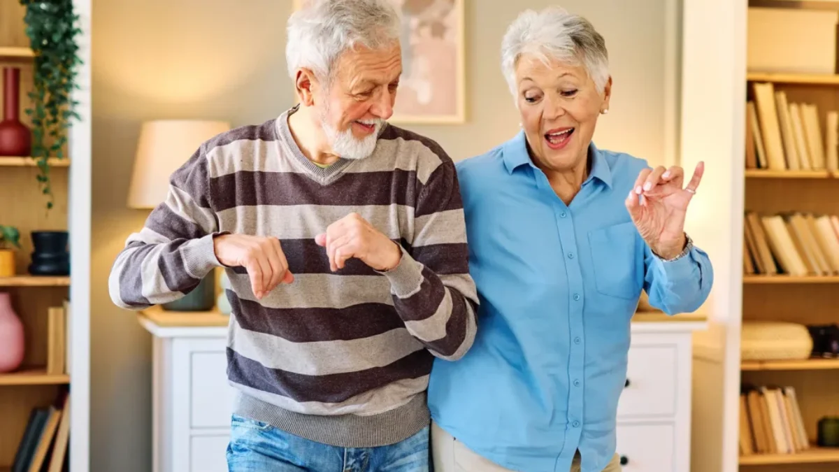 Dlouhověkost není jen otázkou genetiky. Zdroj senioři tančí