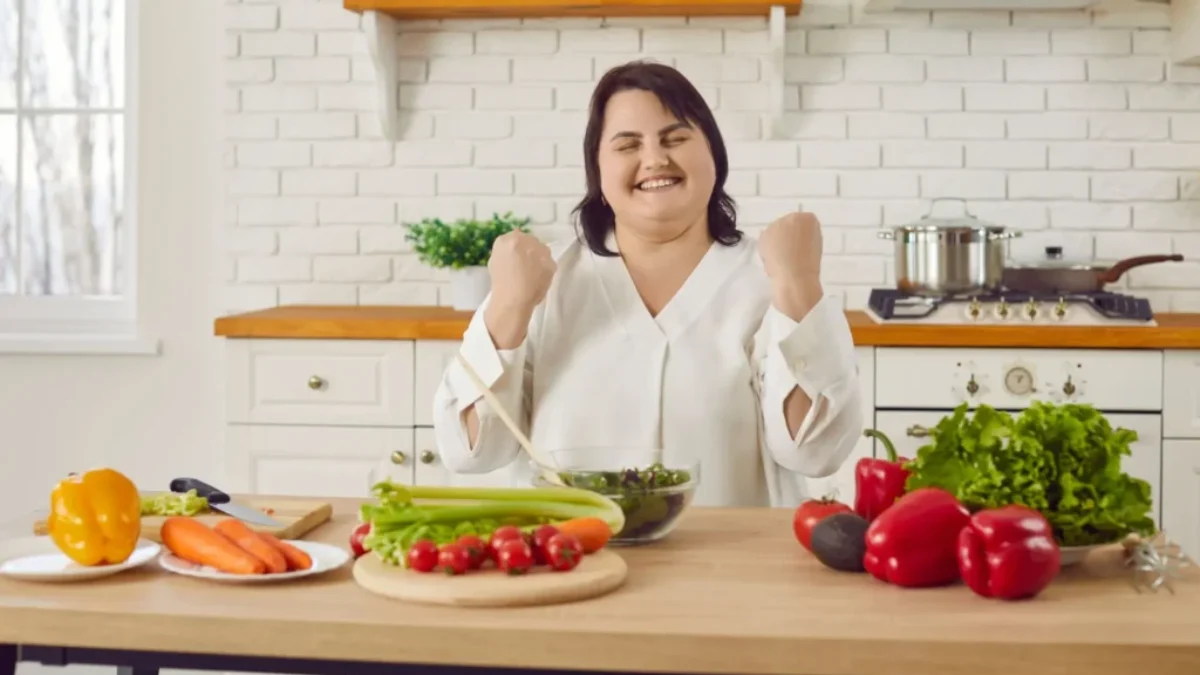 žena připravuje dietní jídlo