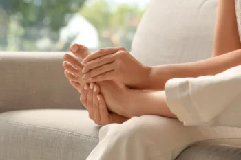 Trápí vás bolest nebo otoky kolem palců u nohou? Podle čínské medicíny může jít o vážnější problém. Zdroj: Shutterstock