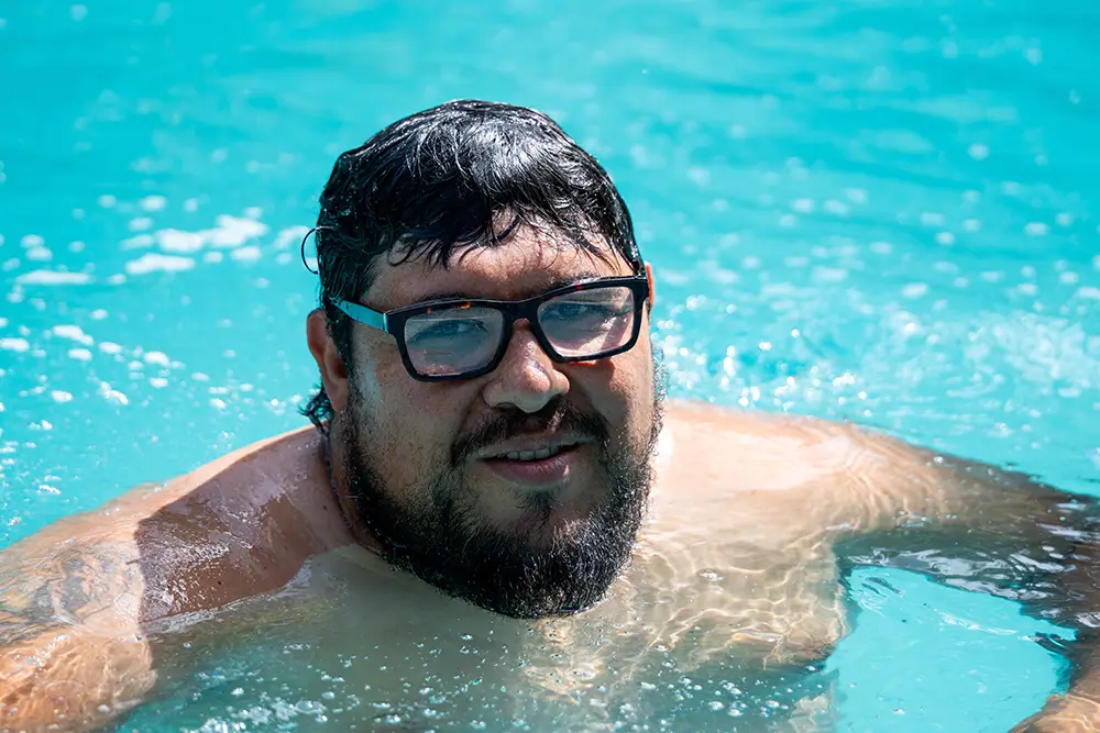 Obezita způsobuje vysoký krevní tlak. - SportDeník obézní muž