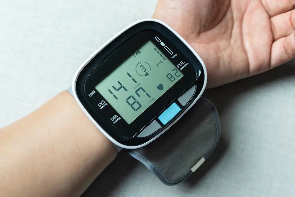 Tlakoměry na zápěstí na úkor přesnosti umožňují lepší mobilitu při cestování. - SportDeník